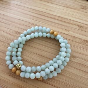 Elegant Beaded Jade Bracelet with Gold Accents